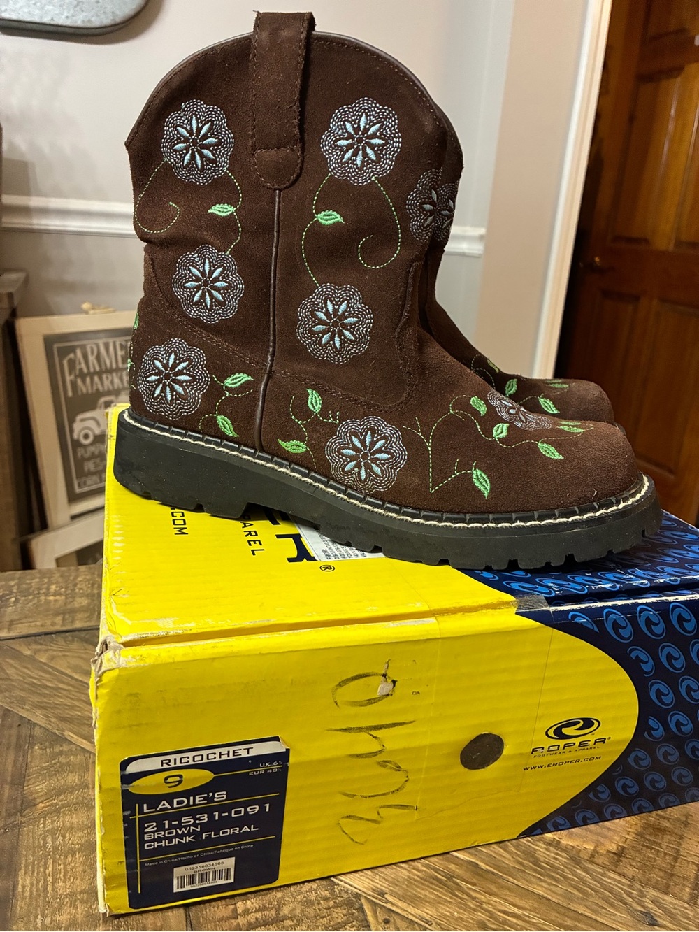 Roper Brown Floral Embroidered Western Boots